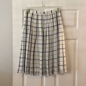Ann Taylor Skirt size 2T length 26” waist 28” excellent condition
